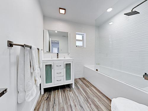 New Listing! Canal-front With Private Pool & Hot Tub Home