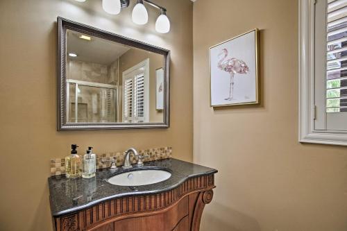 Updated And Private Oakland Park Home About 2 Mi To Beach