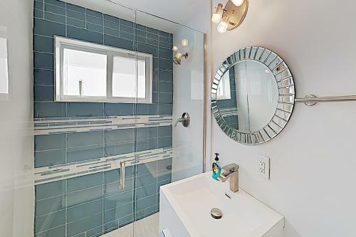 New Listing! Modern Art Haven With Pool - Near Beach Home