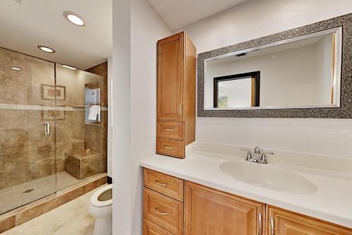 Tropical Retreat - Heated Pool, Spa, Walk To Beach Home