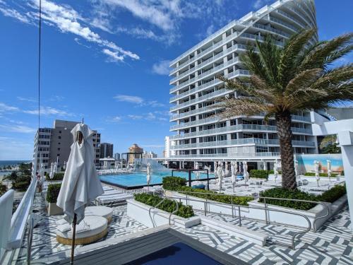 Modern Luxury Beach Hotel Large 2 Bedroom With Views 2208