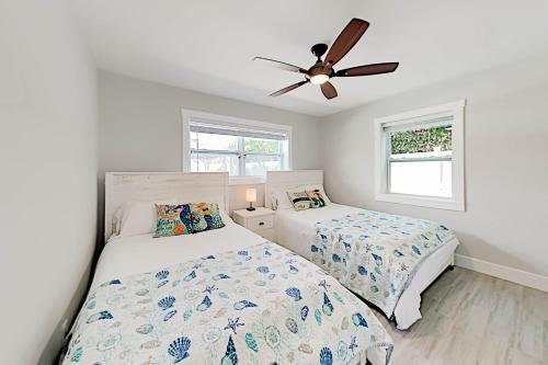 All-new Oasis - Private Pool & Outdoor Kitchen Home
