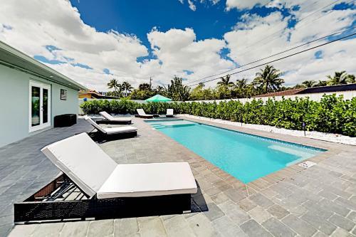 All-new Oasis - Private Pool & Outdoor Kitchen Home