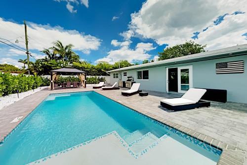 All-new Oasis - Private Pool & Outdoor Kitchen Home