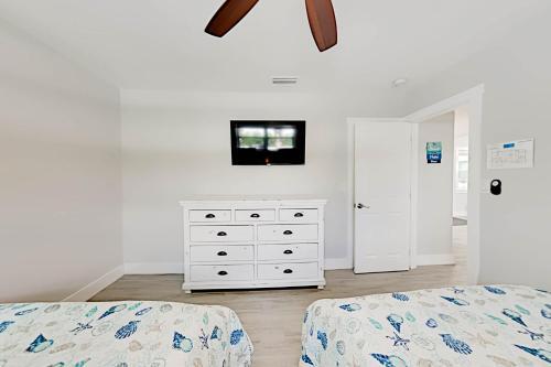 All-new Oasis - Private Pool & Outdoor Kitchen Home