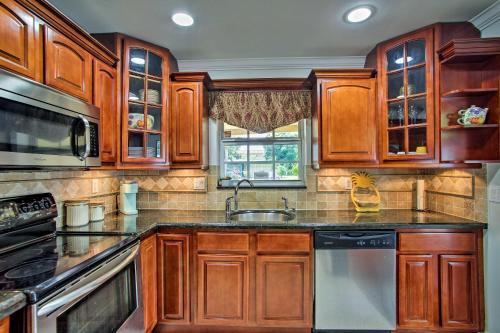 Sleepy River Gem With Pool Less Than 4mi To Lauderdale Beaches