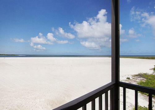 Carlos Pointe Beach Club By Coastal Vacation Properties