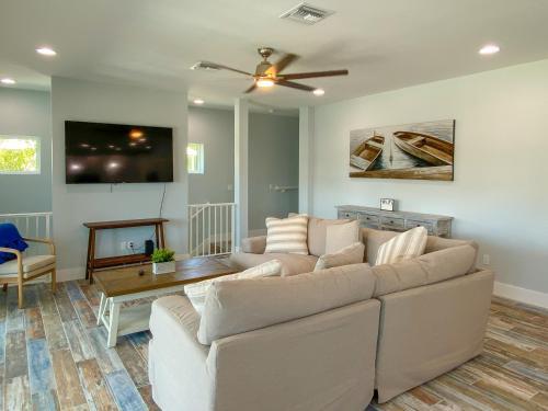 Beautiful New Construction Luxury Home, Close To The Beach!