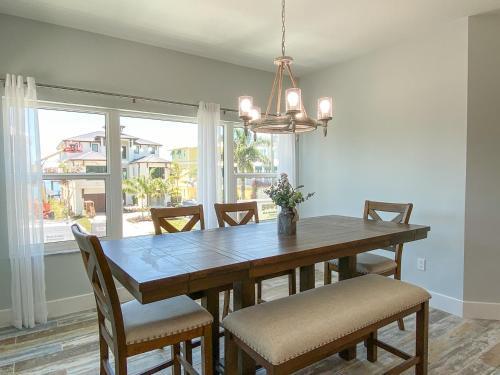 Beautiful New Construction Luxury Home, Close To The Beach!