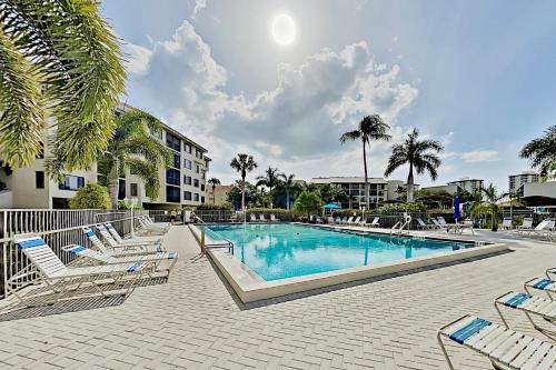 Apartamento Corner Unit Condo - Balcony & Pool - Walk To Beach Condo