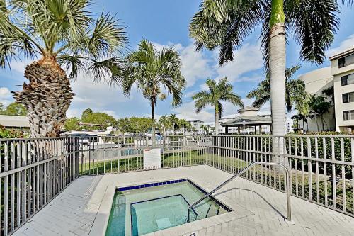 Apartamento Corner Unit Condo - Balcony & Pool - Walk To Beach Condo