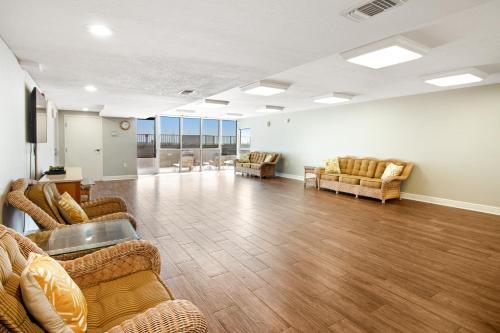 Island Echos 7th Floor Condos