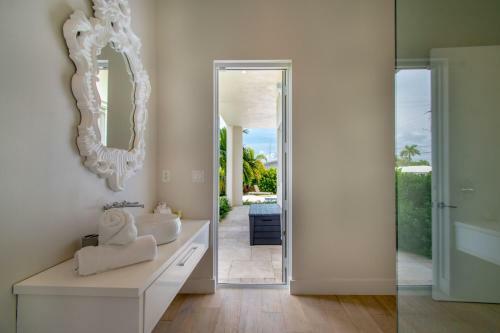 Villa Modern Luxurious Beach Retreat-5 Br With/pool