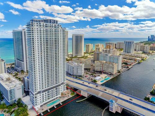 Apartamento 5 Breathtaking Front Ocean View: Brand New 2br