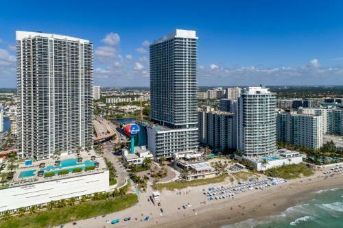 Apartamento Brand New Premium Two Bedroom Condo, Beach Side