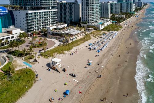Apartamento Brand New Premium Two Bedroom Condo, Beach Side