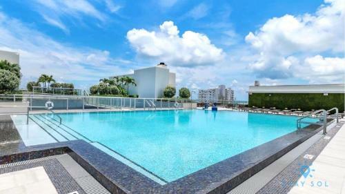 Apartment - Rooftop Pool- Beachfront Holl