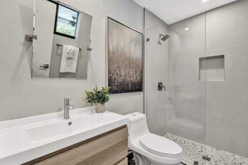 Trendy Renovated 4 Br Home W/ Heated Pool