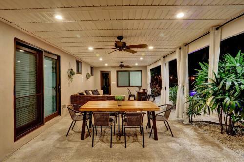 Trendy Renovated 4 Br Home W/ Heated Pool