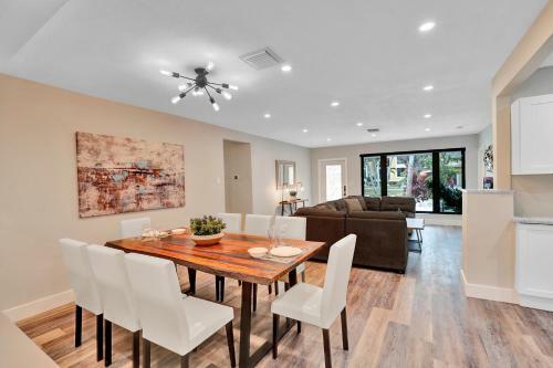 Trendy Renovated 4 Br Home W/ Heated Pool