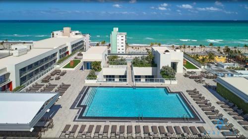 Costa Hollywood Beachfront Rooftop Pool