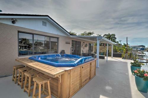 Canalfront Home With Dock And Access To Gulf Of Mexico