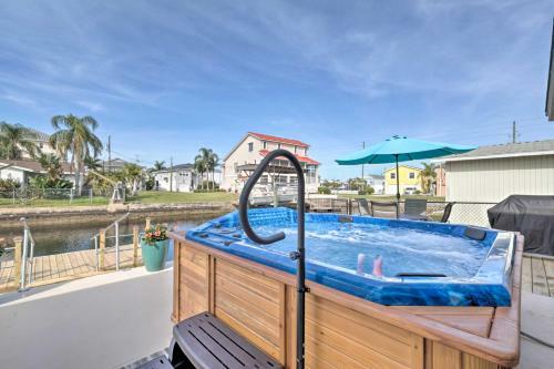 Canalfront Home With Dock And Access To Gulf Of Mexico