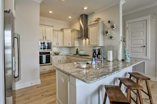 Resort Condo With Golf Cart - Walk To Beach!