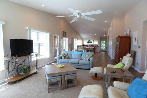 Indian Pass Subdivision Homes - Pet Friendly By Pristine Properties