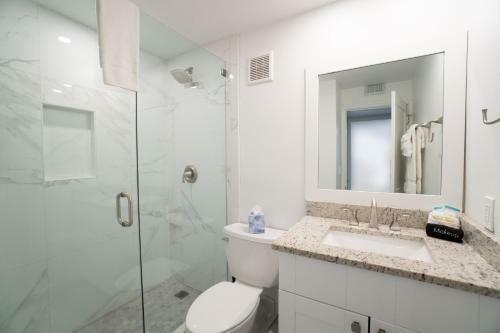 Condo 404