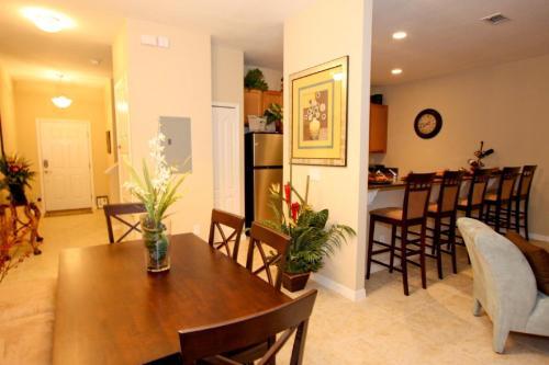 8960 Paradise Palms