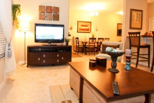 8960 Paradise Palms