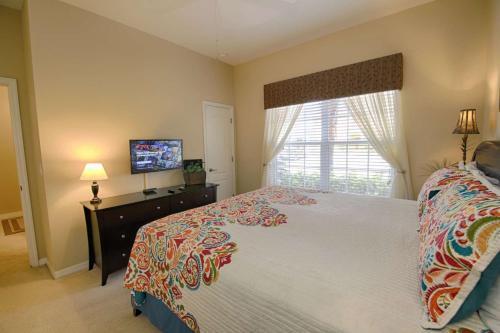 8960 Paradise Palms