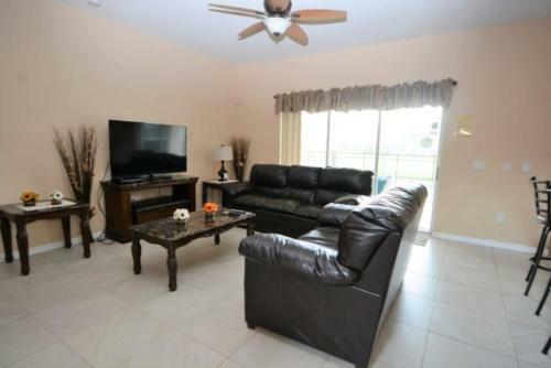 Luxury 7 Bedroom 5.5 Bath In Cumbrian Lake Resort