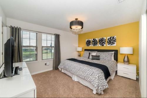 Elegant 8 Bedroom 5.5 Bath Pool Home In Windsor At Westside