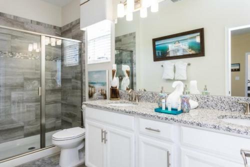 Gorgeous 5 Bedroom Storey Lake Pool Home