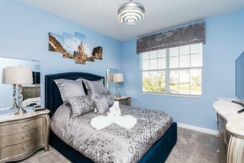 Gorgeous 5 Bedroom Storey Lake Pool Home