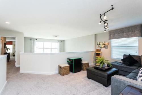Gorgeous 5 Bedroom Storey Lake Pool Home