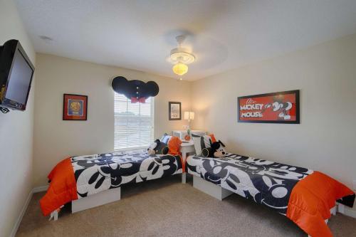 3085 Paradise Palms