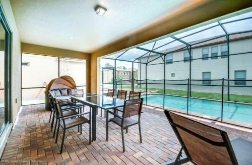 Stay Door Steps From Disney In de Leon Pool Retreat