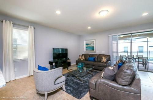 Stay Door Steps From Disney In de Leon Pool Retreat