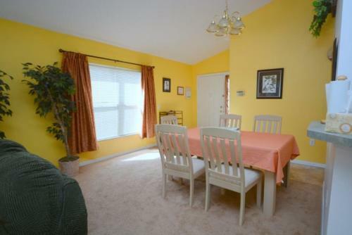 Lake Berkley Resort 4 Bedroom 2 Bath Pool Home