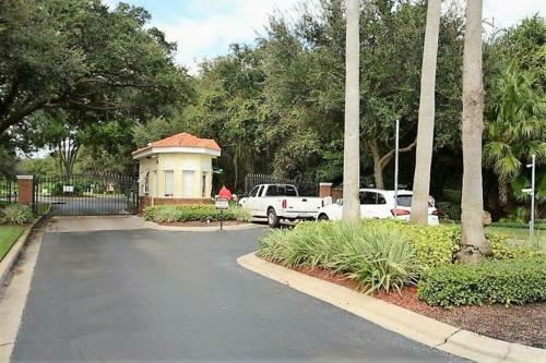 Lake Berkley Resort 4 Bedroom 2 Bath Pool Home