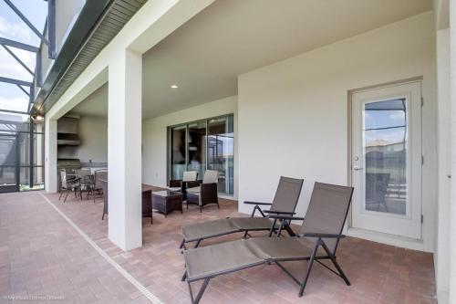 Villa Windsor At Westside - 8817md