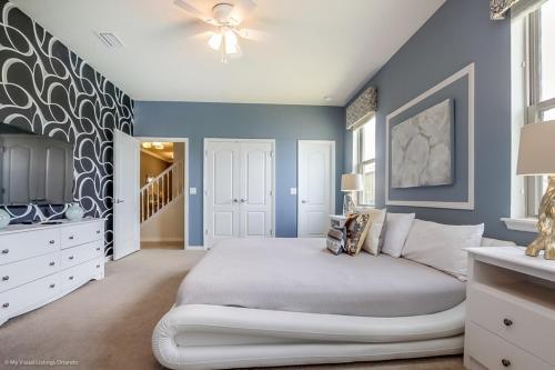 Villa Windsor At Westside - 8817md