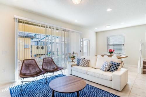 Windsor At Westside 5 Bedroom Town Home With Private Pool
