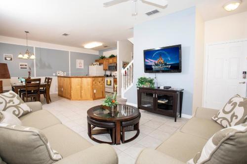 Four Bedroom W/ Pool Close To Disney 8570