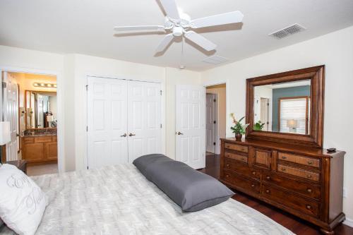 Four Bedroom W/ Pool Close To Disney 8570