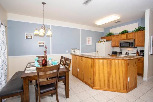 Four Bedroom W/ Pool Close To Disney 8570