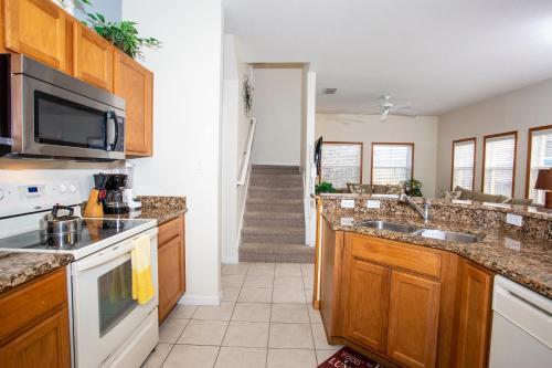 Four Bedroom W/ Pool Close To Disney 8570